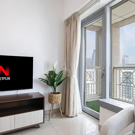 Апартаменти Luxurious 1-Bed, 2-Bath With Burj Khalifa Views Дубай Екстер'єр фото