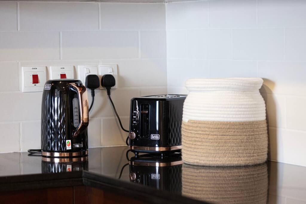 Luxurious 1-bed, 2-bath With Burj Khalifa Views Apartment Dubai