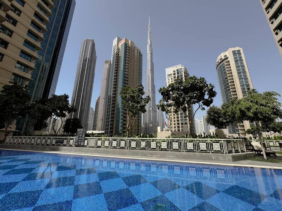 Apartment Luxurious 1-bed, 2-bath With Burj Khalifa Views