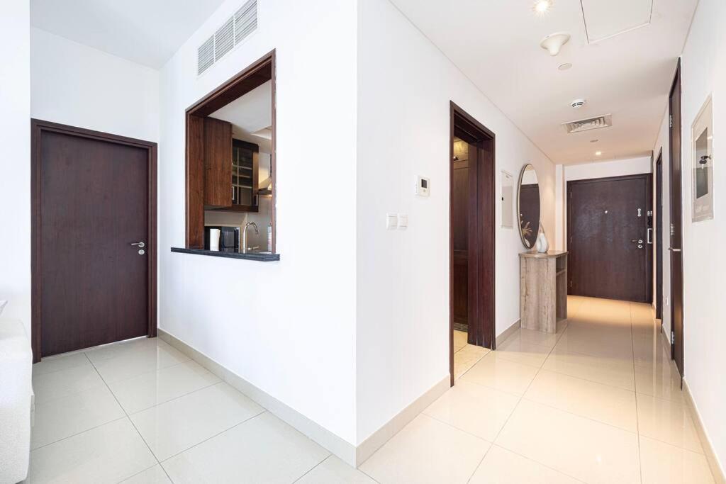Luxurious 1-bed, 2-bath With Burj Khalifa Views Dubai