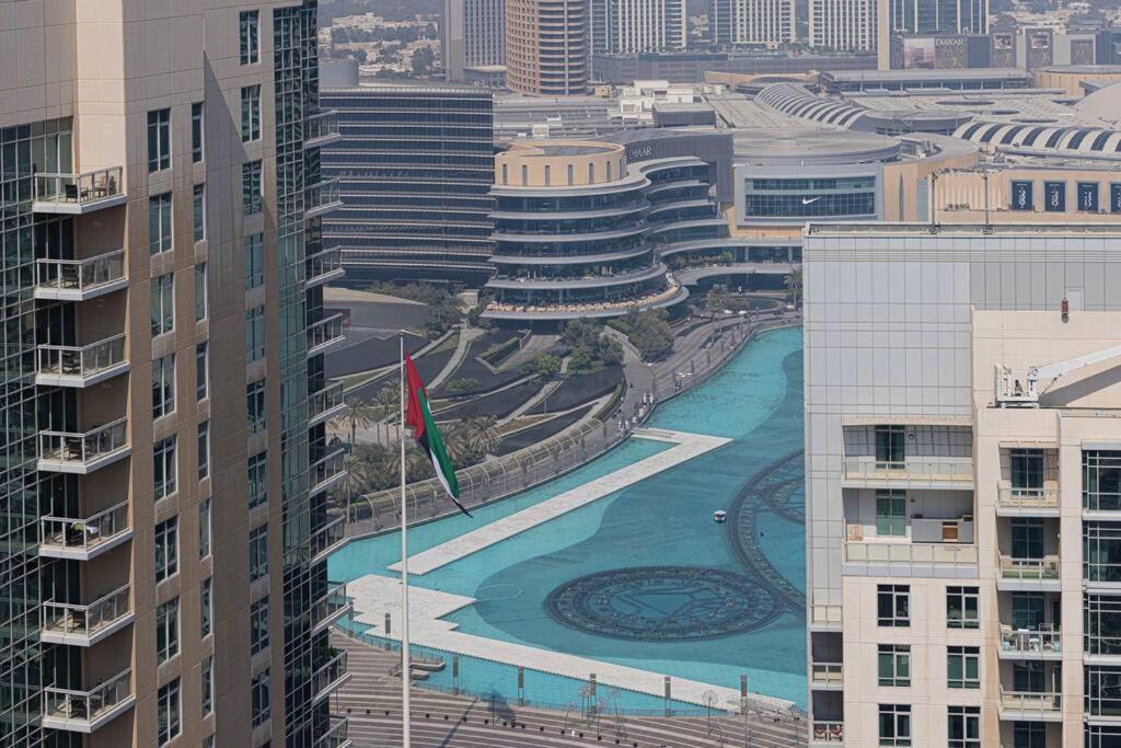Apartment Luxurious 1-bed, 2-bath With Burj Khalifa Views