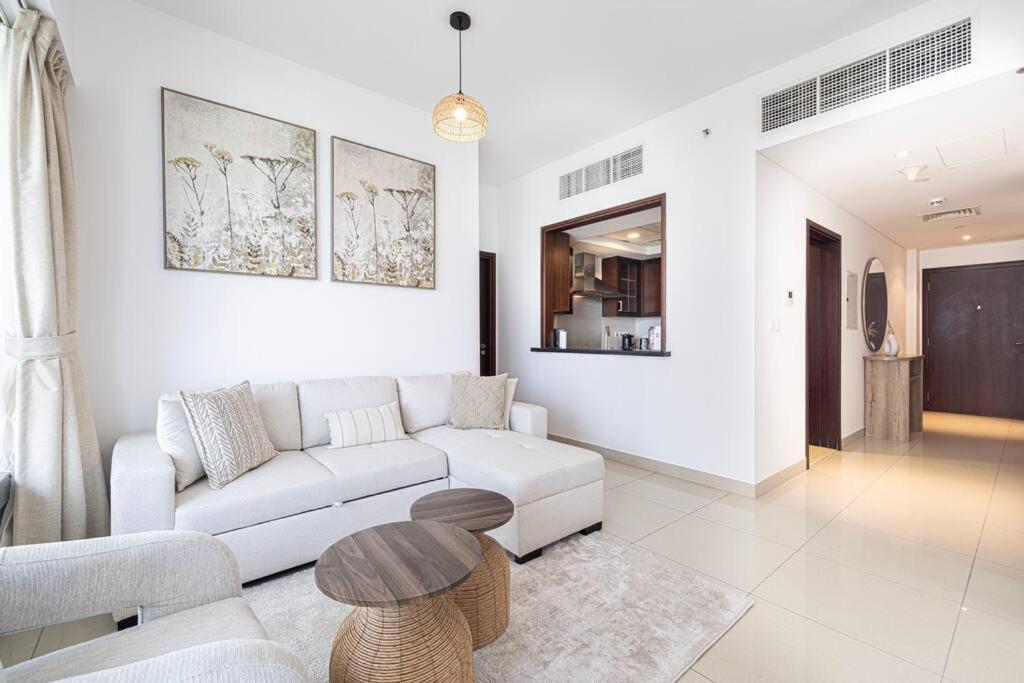 Luxurious 1-bed, 2-bath With Burj Khalifa Views *