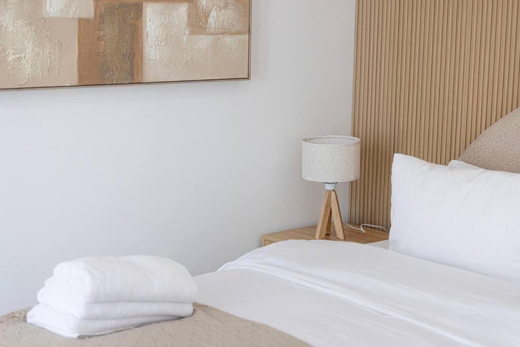Apartment Luxurious 1-bed, 2-bath With Burj Khalifa Views Dubai