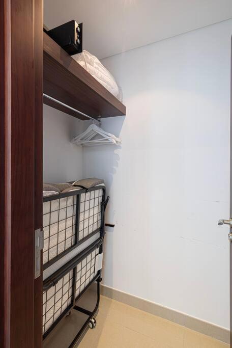Luxurious 1-bed, 2-bath With Burj Khalifa Views * Dubai