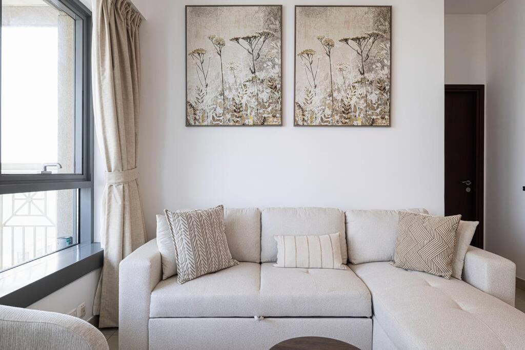 Luxurious 1-bed, 2-bath With Burj Khalifa Views