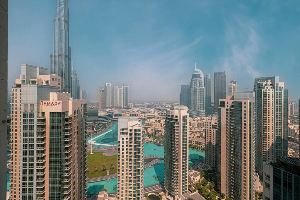 Apartment Luxurious 1-bed, 2-bath With Burj Khalifa Views *