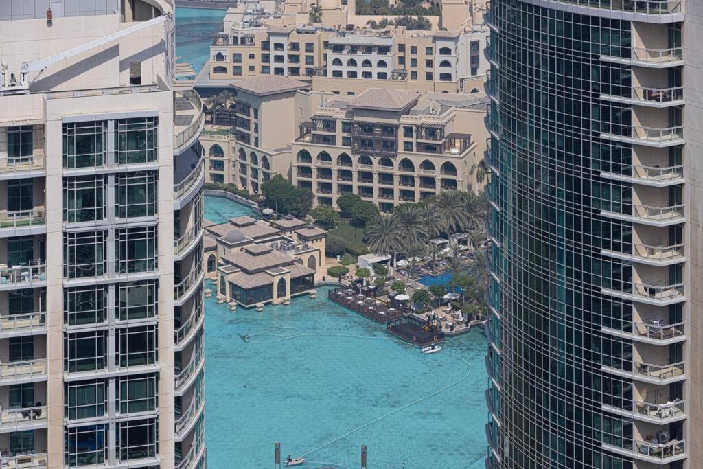 Apartment Luxurious 1-bed, 2-bath With Burj Khalifa Views Dubai