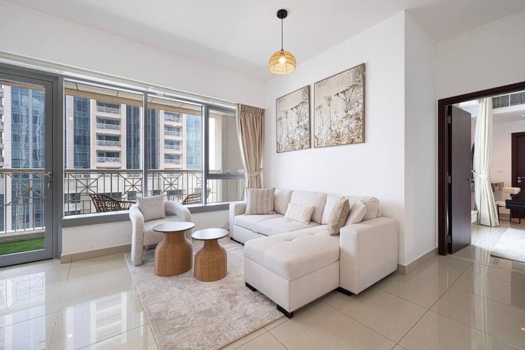 Luxurious 1-bed, 2-bath With Burj Khalifa Views