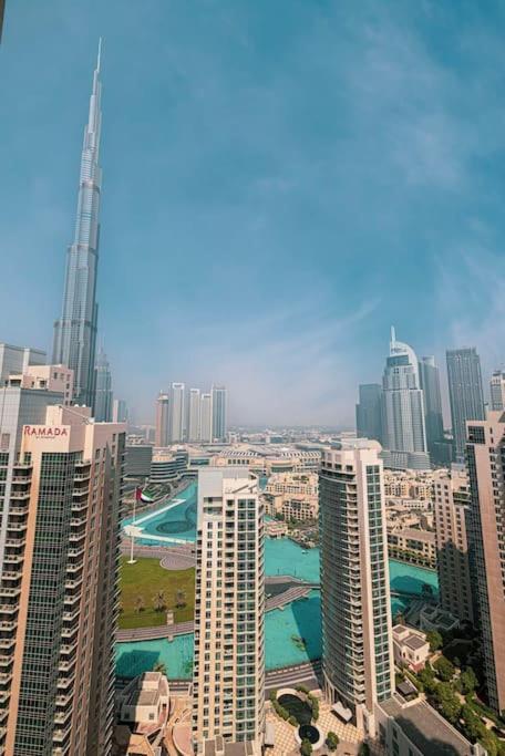 Luxurious 1-bed, 2-bath With Burj Khalifa Views Apartment Dubai